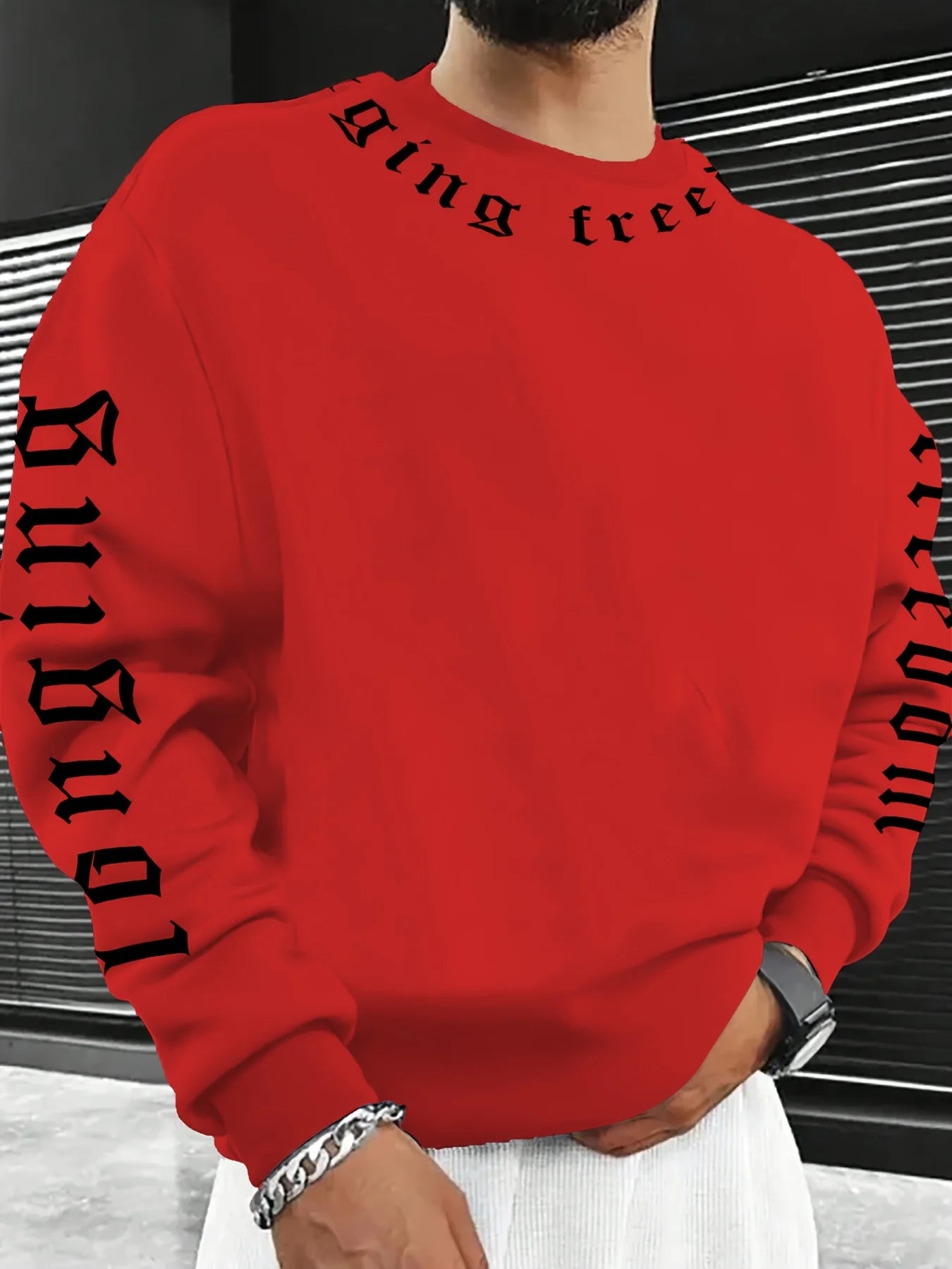 The new men's round-neck hoodie for Spring and Autumn 2025 is a casual and fashionable streetwear with letter prints